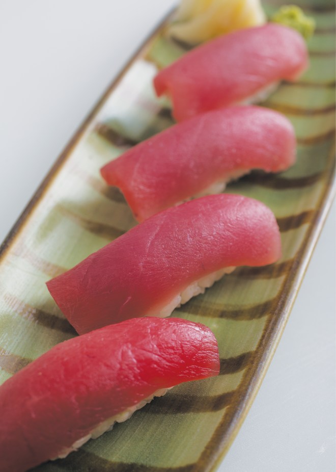 HandShapedNigiriSushi_0