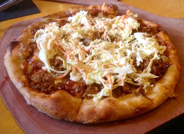 Pulled piggy pizza